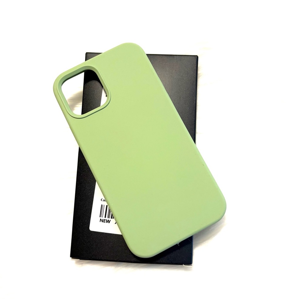 iPhone 12 and 12 Pro Case💚NWT💚